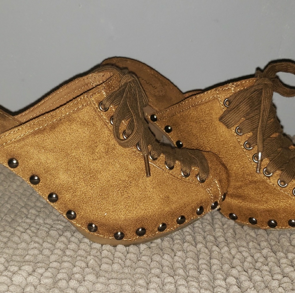 Shoes - Picture 3 of 8